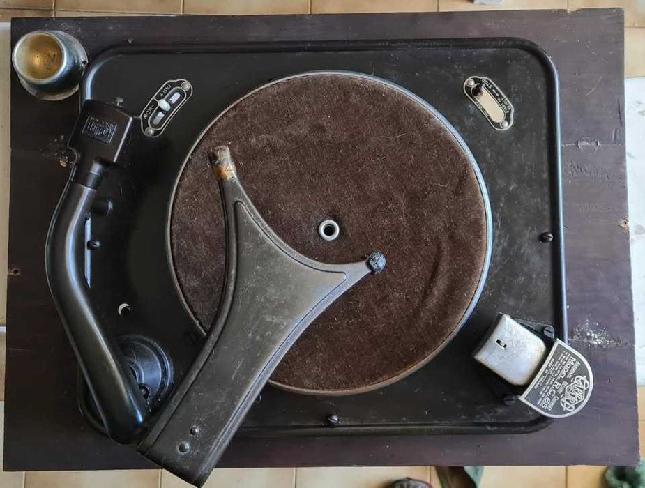 grafonola eléctrica, gira discos Garrard RC 65