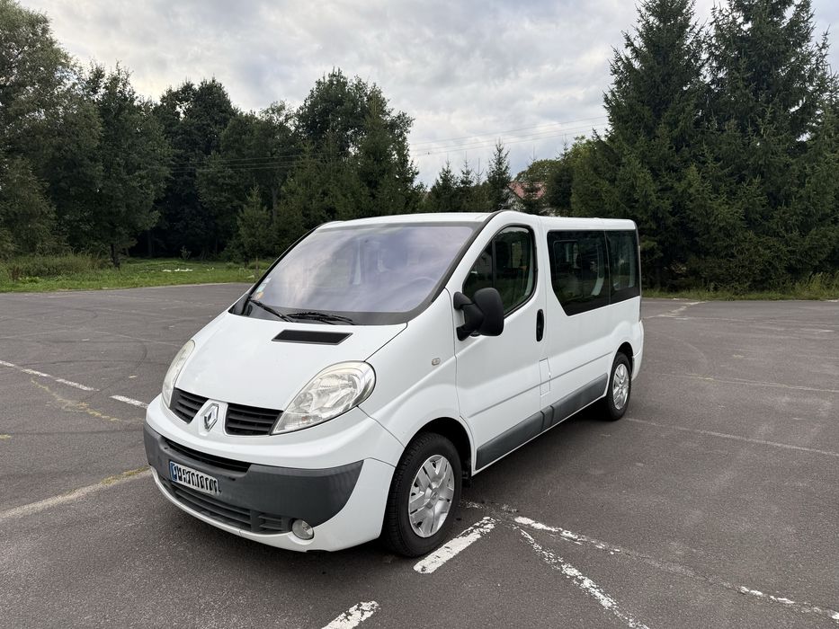 Renault trafic jak vivaro 9 osobowy ładny stan