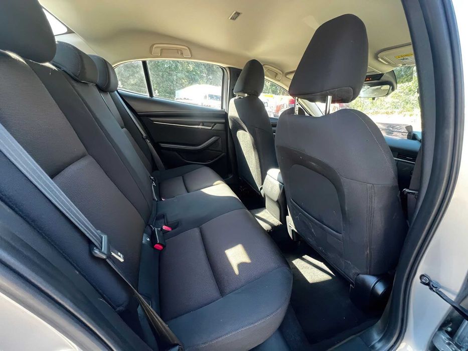 Mazda 3      2021