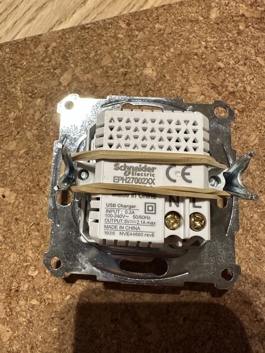 Schneider asfora gniazdo USB aluminium EPH