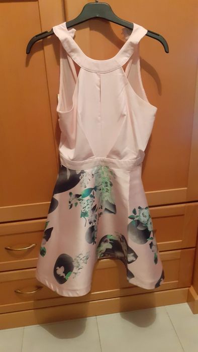 Vestido Rosa floral tecido acetinado ( Zara ) C/ Novo