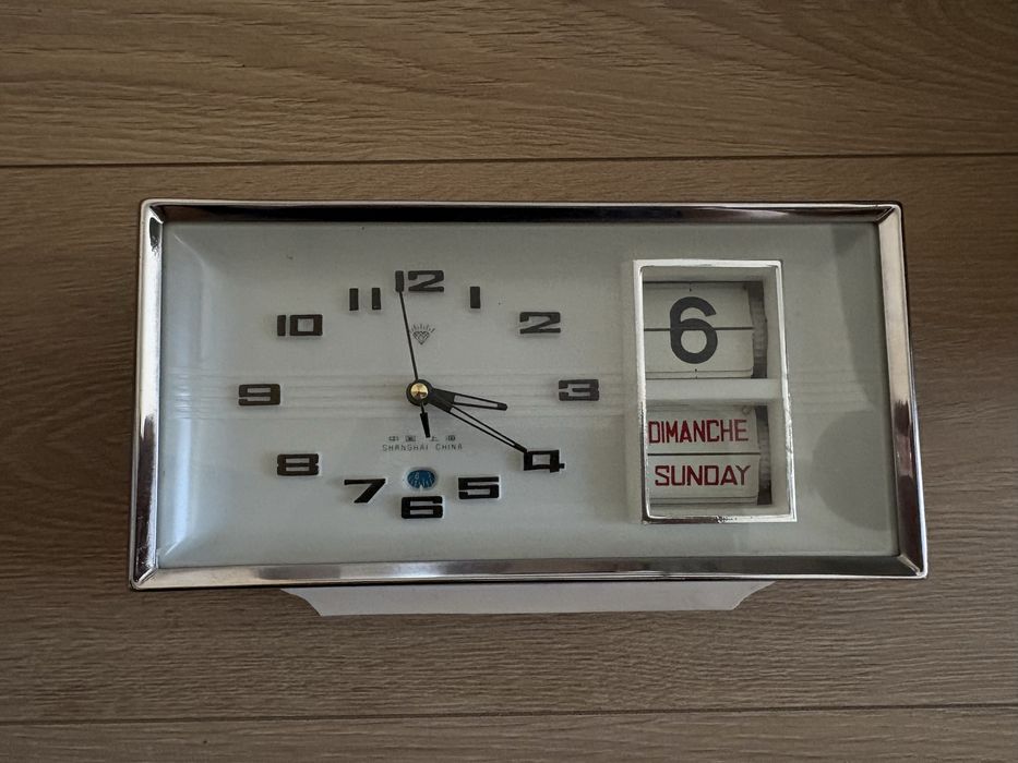 Zegar stołowy retro nakręcany klapkowy lata 70.