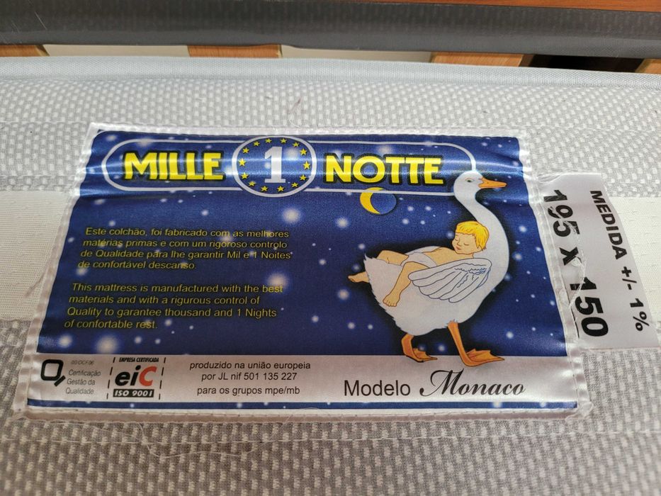 Conjunto de cama com 4 gavetas mais duas mesas de