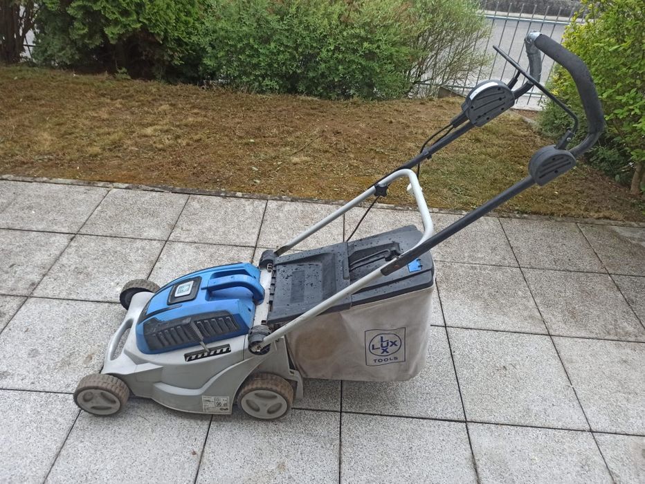Kosiarka elektryczna Lux z koszem