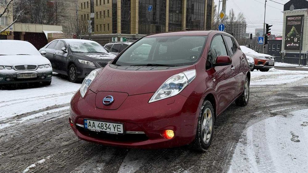 Nissan Leaf 2015, 11 палок, SOH 83%, NORDIC, не фарбований, огляд 360
