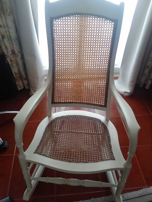 Cadeira baloiço em muito bom estado