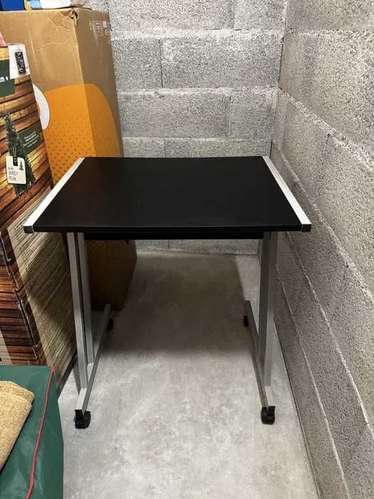 Secretària com rodas