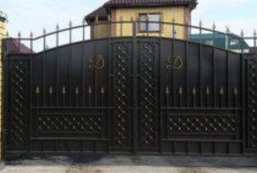 Ворота розпашні металеві.