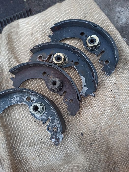 Задні тормозні колодки ваз 2106