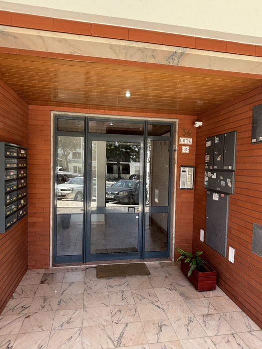 Apartamento T2 garagem terraco elevador Cotovia