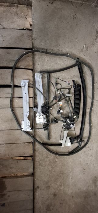 Ford Escape 2018 р. запчастини права передня дверь