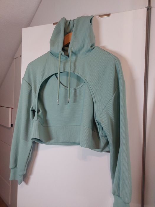 Bluza z wycięciem w dekolcie krótka bluzaz kapturem 38/M sweter