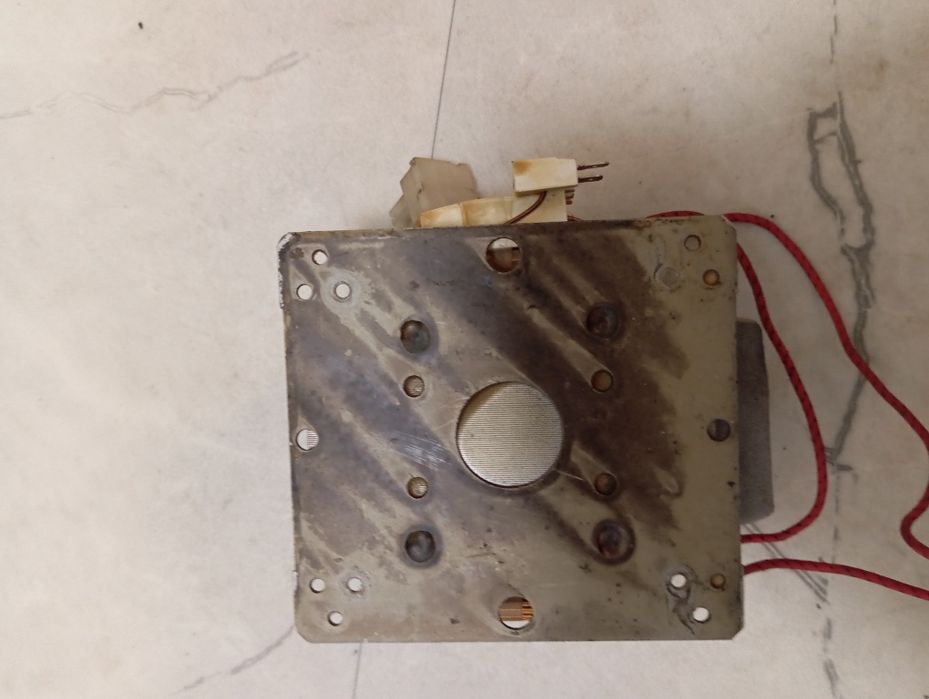 Transformator z mikrofali