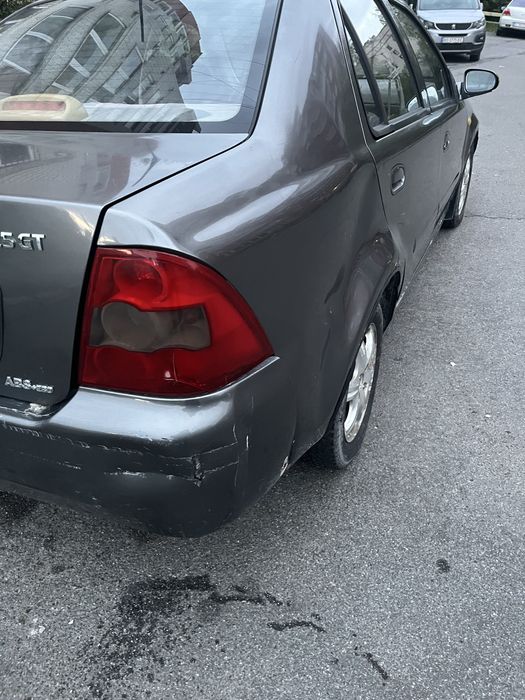 GEELY MR 2008 рік 1.5 бензин