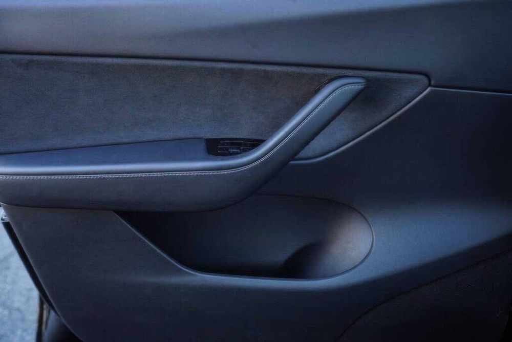 Tesla Model Y Long Range      2021