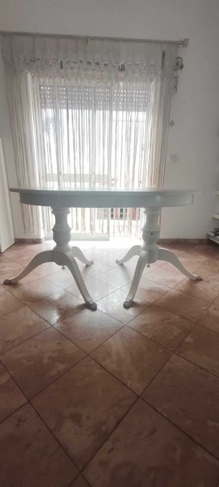Mesa duplo pé de galo extensível