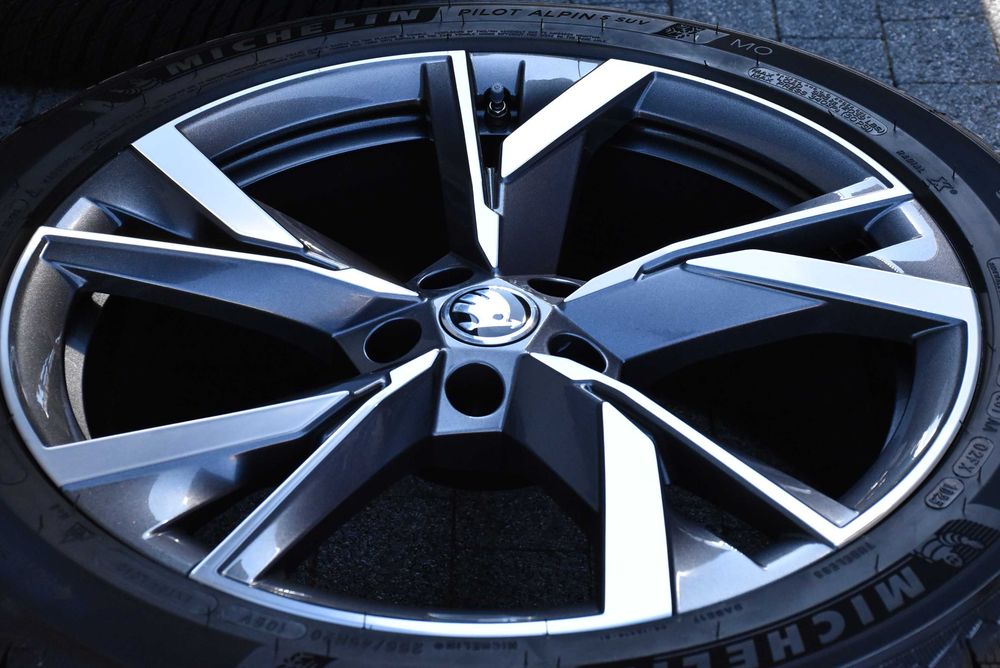 Nowe koła zimowe OEM SKODA Elroq Enyaq 20" Michelin 2025r