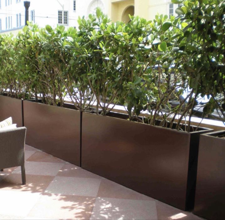 Corta vento e floreiras separadores de ambientes