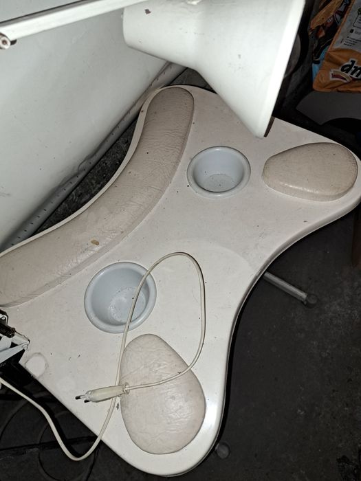 Stolik kosmetyczny z lampa