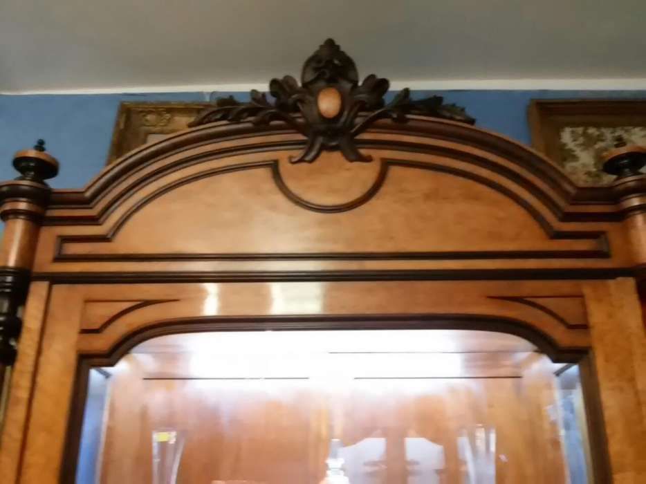 Fabulosa vitrine pau santo
