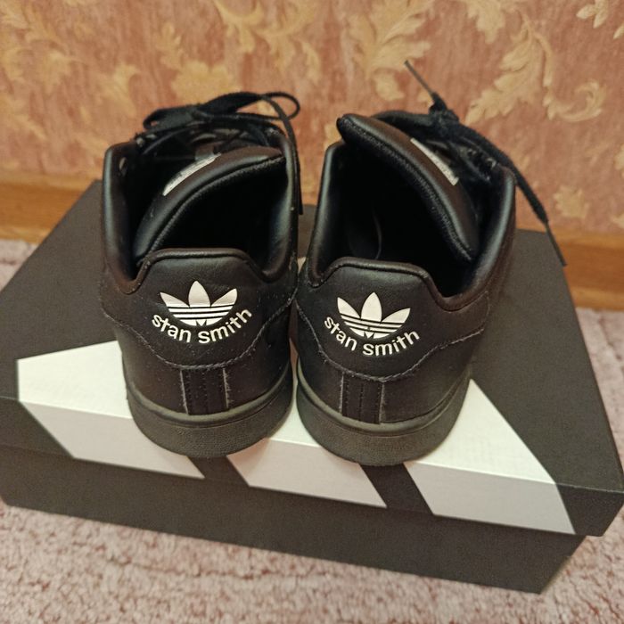 Шкіряні кросівки Adidas для хлопчика, р 39 (по устілці 25 см) відмінний стан