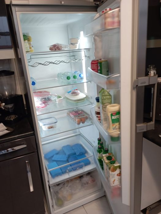 Frigorífico vertical marca Teka em muito bom estado