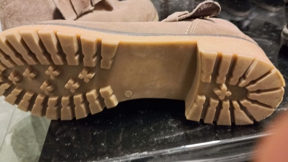 Botas camurça bejes