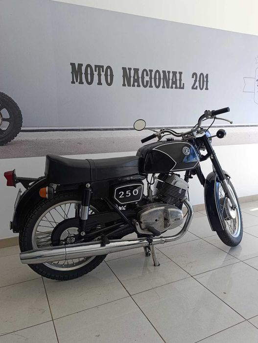 Mota antiga  Jawa 250cc de 1975