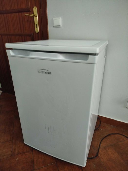Upright Freezer ELECTRONIA 88L– Lightly Used
