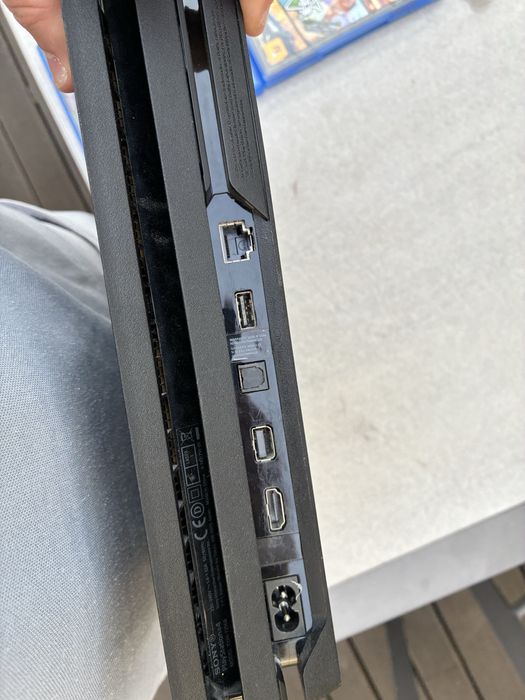 Playstation 4 com manuais e jogos