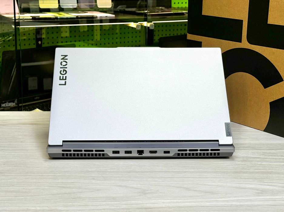 Lenovo Legion Slim 5 16APH8 / RTX 4060 / AMD Ryzen 7 7840Hs / 2K 165Hz