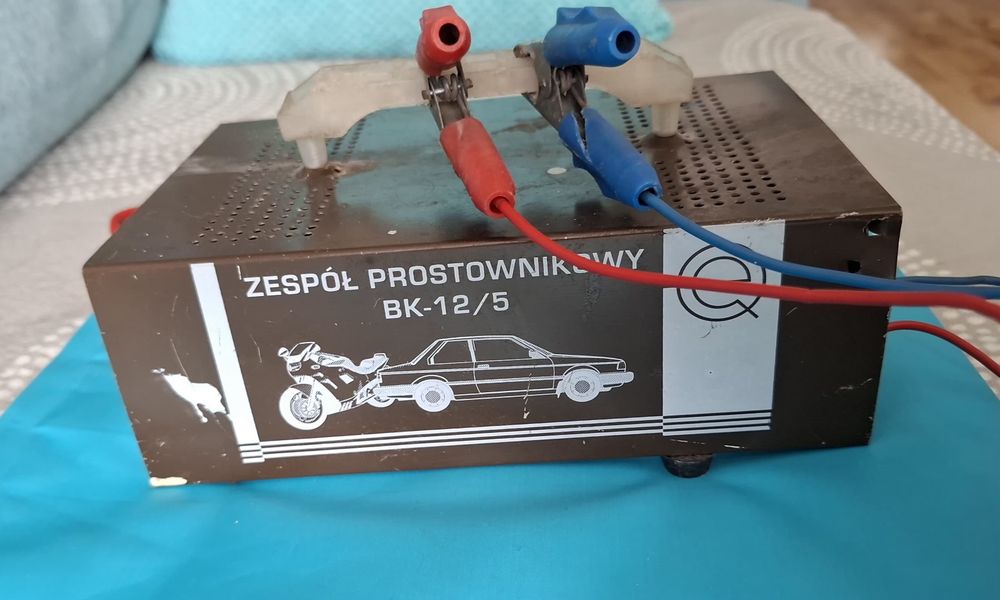 Prostownik samochodowy  12 v. / 6  v .