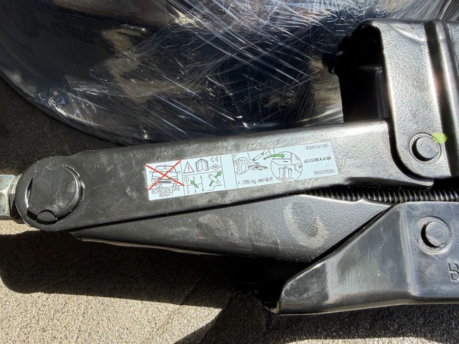 Домкрат Renault Trafic Master Tesla Model 3 Y S X