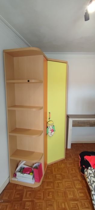 Roupeiro de canto