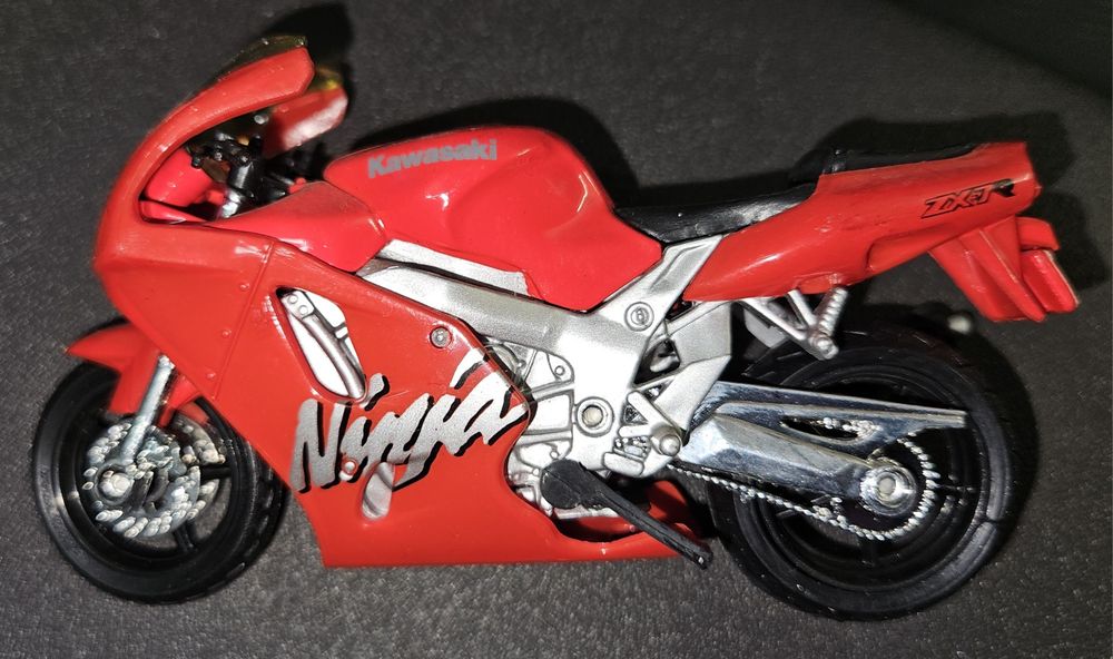 Moto miniatura kawasaki ninja ZX-7R