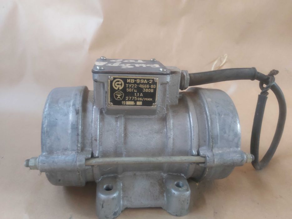 Вібродвигун  ІВ 99А 2
