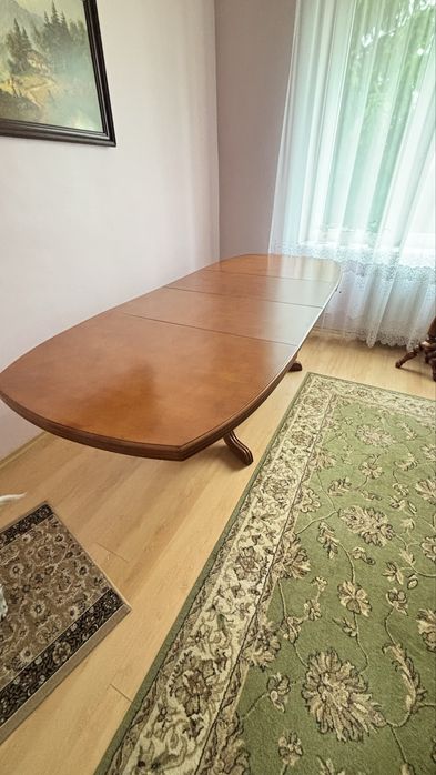 Drewniany , rozkladany stół plus krzesła