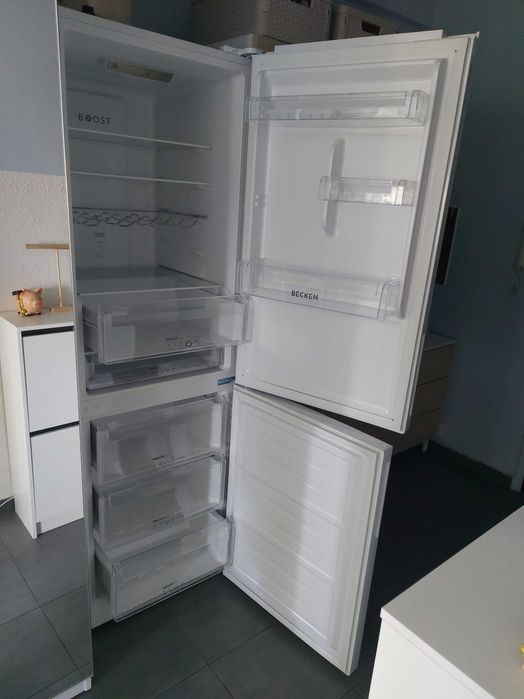 Frigorífico Becken BC4322WH – Como Novo (apenas 4 meses de uso)