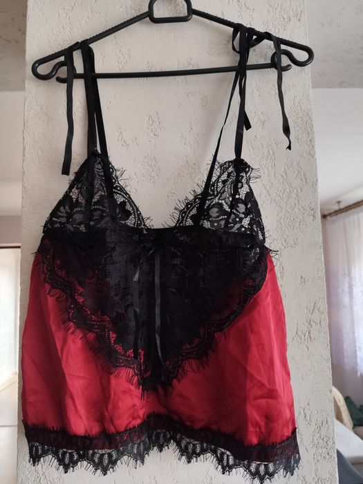 Top do spania z koronką na wiązane ramiączka rozm 38B.