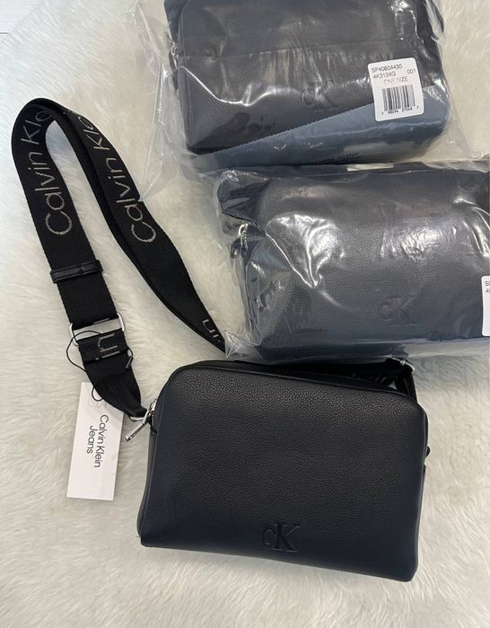Жіноча сумка-кросбоді Calvin Klein- Ultralight Crossbody Bag