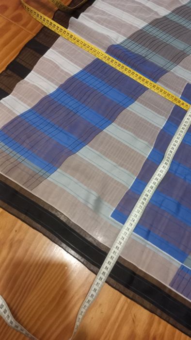 Lenço em tons azuis