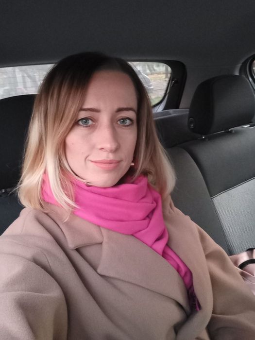 Репетитор, викладач англійської мови.