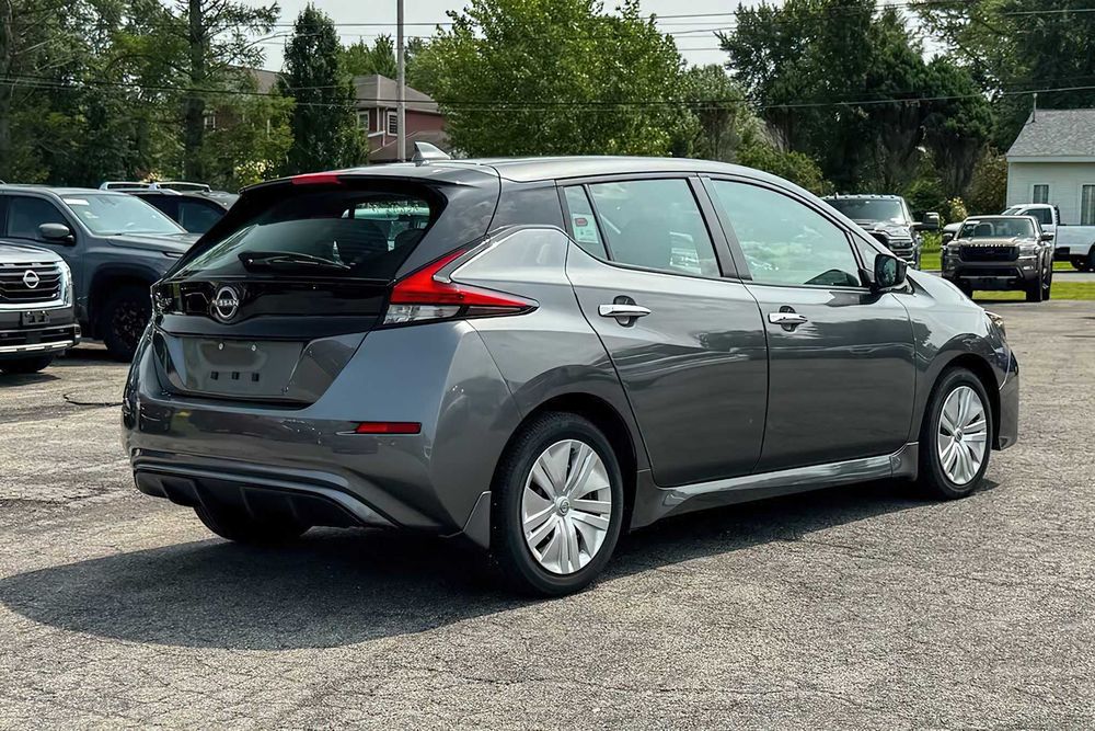 Nissan LEAF S      2023