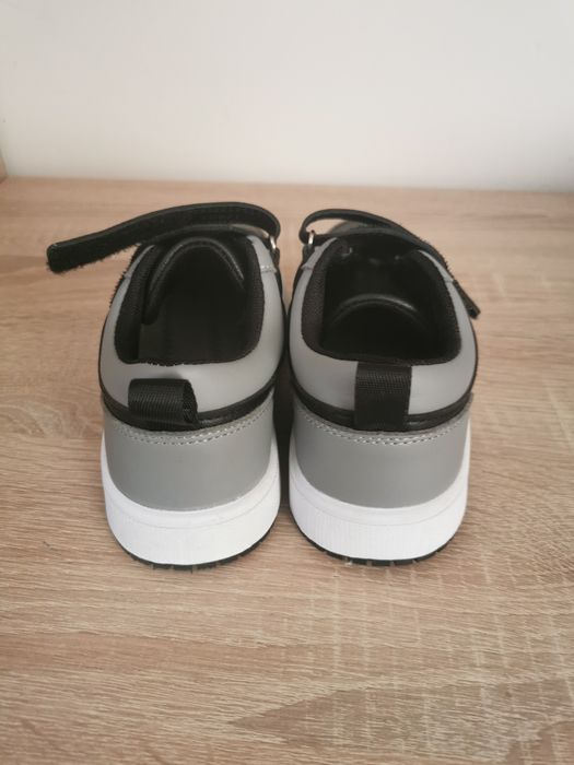 Adidasy buty wiosenne Apawwa rozmiar 30