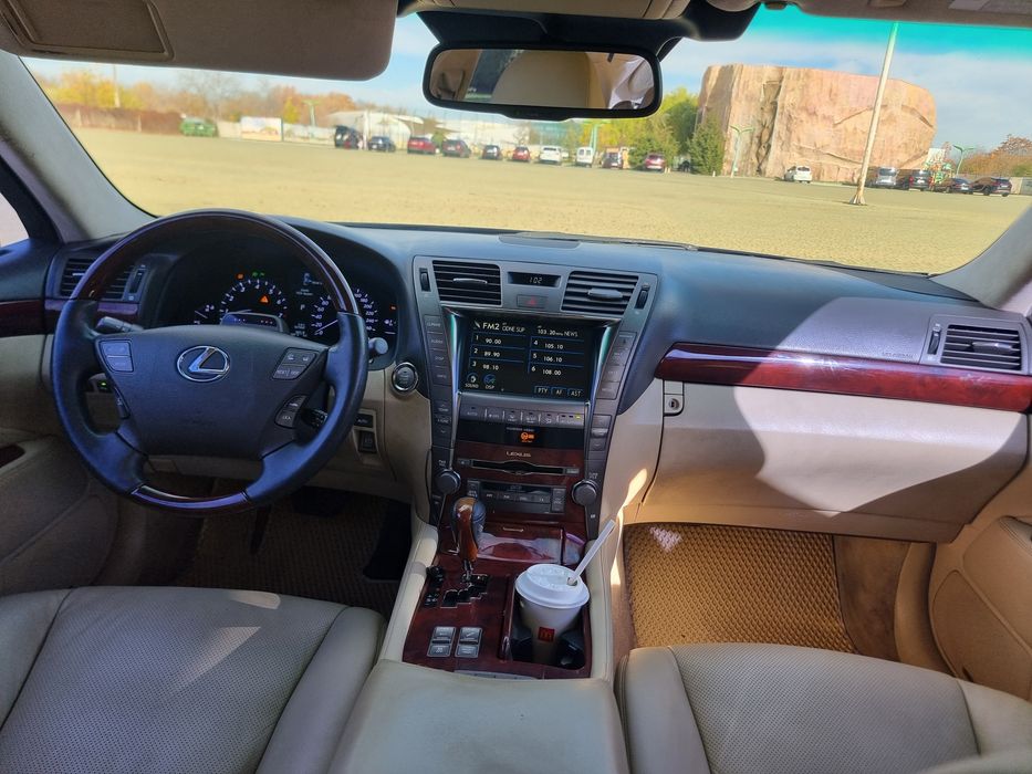 Срочно Продам  Lexus LS 460.