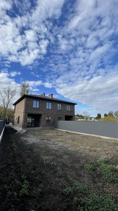 Продам будинок (дуплекс) в мальовничому місці, поруч з парком перемоги