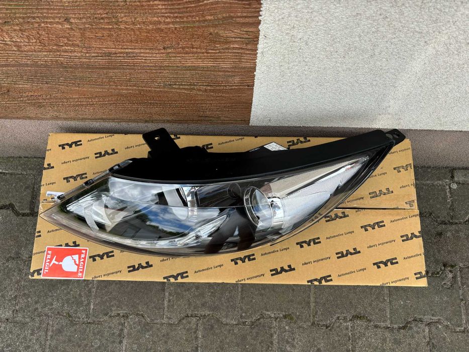 KIA SPORTAGE III 2010 - lampa przednia reflektor przód NOWY