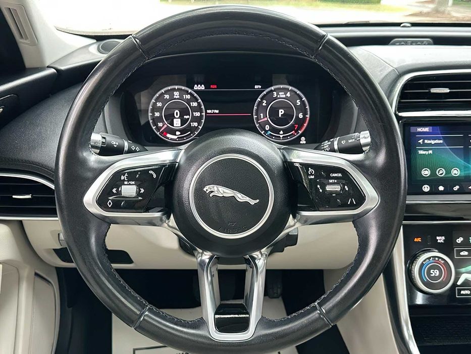 Jaguar XE      2020