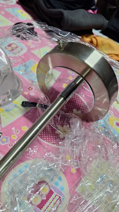 Candeeiro de Teto Moderno – 5 Braços em Metal Escovado e Vidro