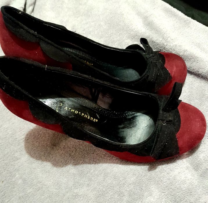 Sapatos bordô de camurca, 6 cm de salto